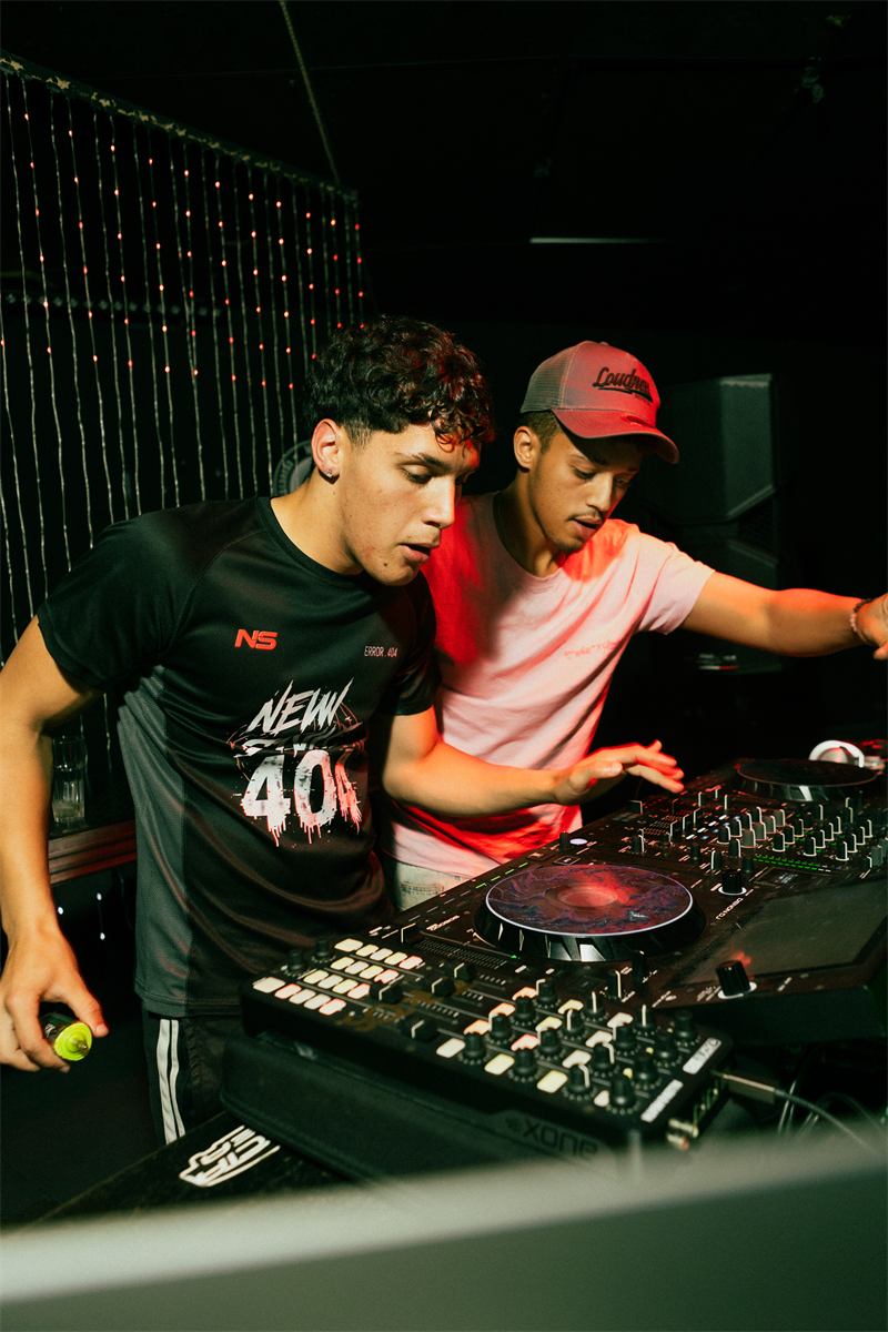 Pista de baile en un evento de {ERROR.404}